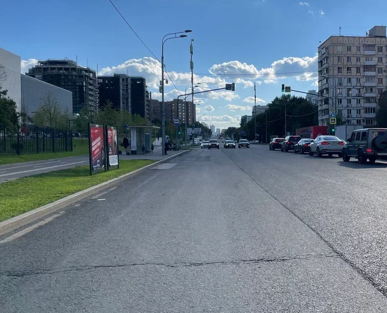 Фотография рекламного носителя, тип: Афиша 1.75x1.8, адрес: Мосфильмовская ул., д.22, н-в, поз.1, стенд 2, Москва, Россия. Сторона A №887073