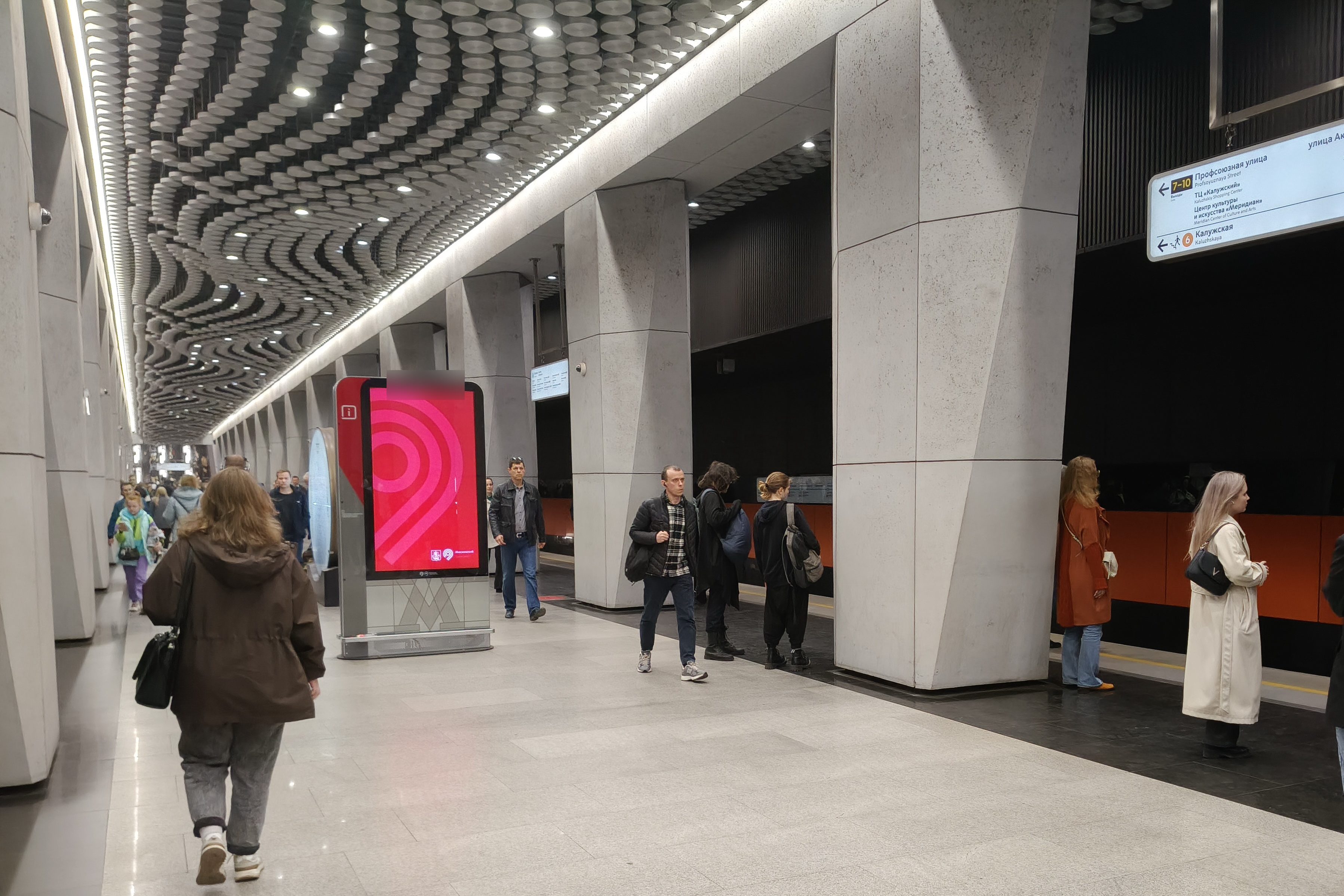 Фотография рекламного носителя, тип: Видеоэкран, адрес: Станция метро «Воронцовская», линия Большая кольцевая, Москва, Россия. Сторона/вариант А2 №1420068