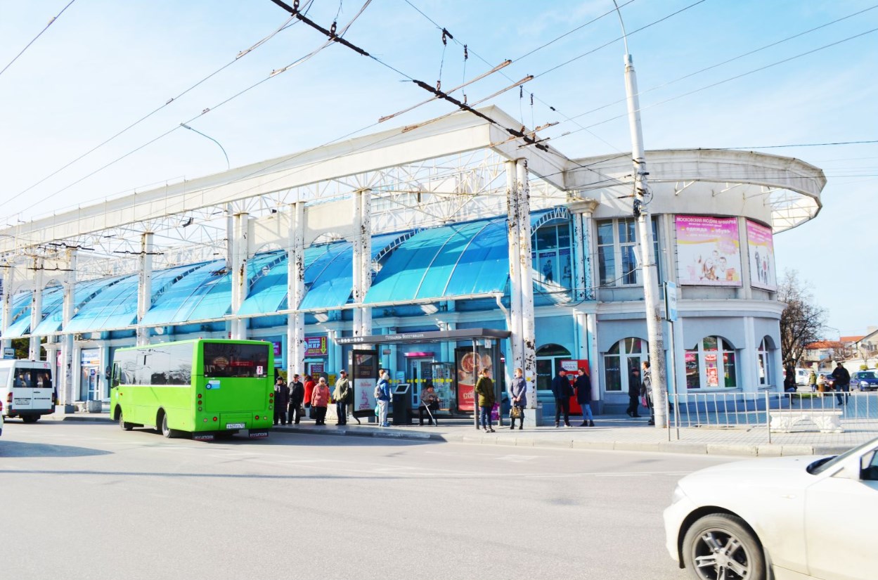Фотография рекламного носителя, тип: Остановка 1.8x1.2, адрес: Восставших пл., ост. Площадь Восставших, Севастополь, Россия. Сторона A6-А10 №721686