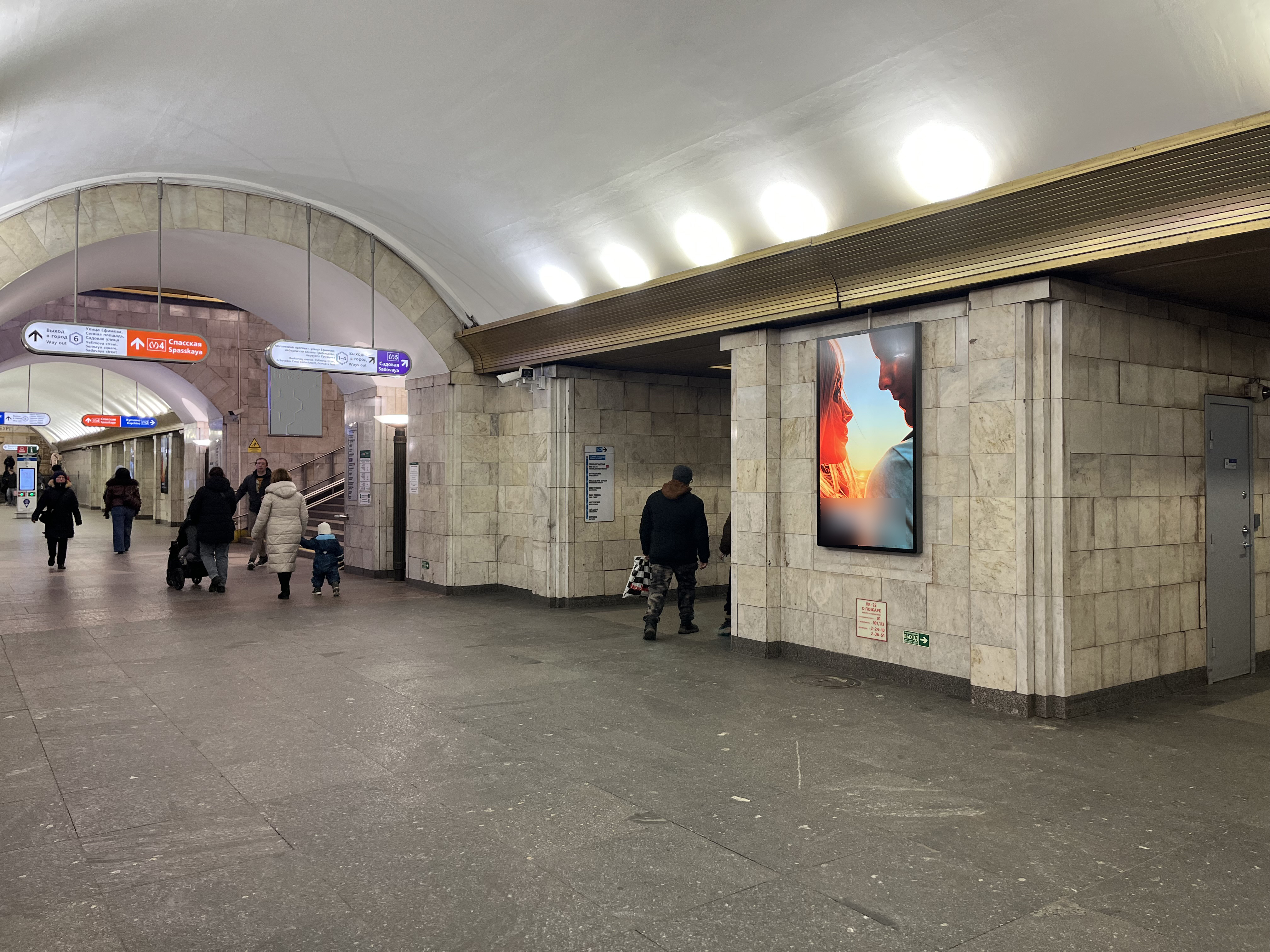 Фотография рекламного носителя, тип: Видеоэкран, адрес: Станция метро «Сенная площадь», линия Московско-Петроградская, Санкт-Петербург, Россия. Сторона/вариант А №1605834