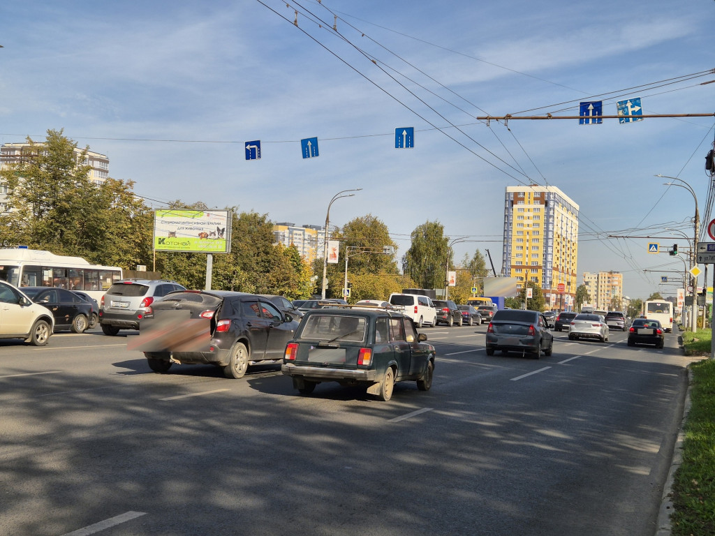 Фотография рекламного носителя, тип: Нестандартный билборд, адрес: Лежневская ул., д.114, Иваново, Ивановская область, Россия. Сторона Б1-Б3 №766105