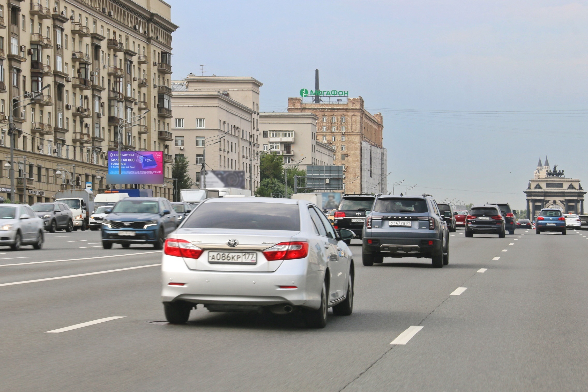 Фотография рекламного носителя, тип: Билборд 3x6, адрес: Кутузовский пр-т., д.43, Москва, Россия. Сторона Б1 №101494