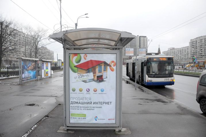 Фотография рекламного носителя, тип: Остановка 1.8x1.2, адрес: Нахимова ул. Х Кораблестроителей ул., Санкт-Петербург, Россия. Сторона Б №129666