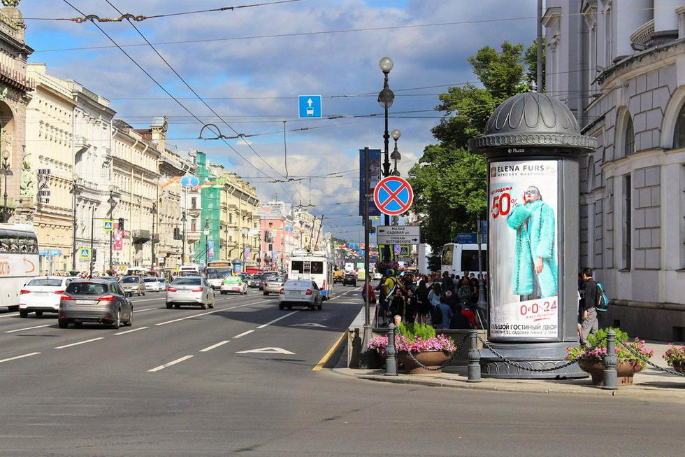 Фотография рекламного носителя, тип: Пиллар 3x1.4, адрес: Невский пр-т. Х Садовая ул., д.16, Санкт-Петербург, Россия. Сторона А №144369