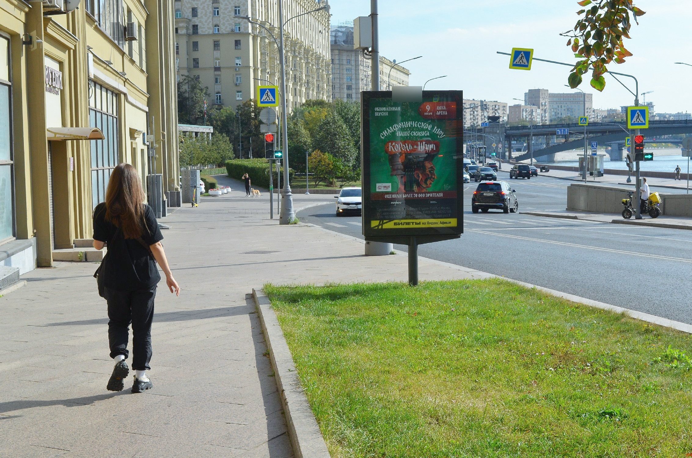 Фотография рекламного носителя, тип: Ситиформат 1.8x1.2, адрес: Смоленская наб., выезд на Арбат Н. ул., Москва, Россия. Сторона Б №557687