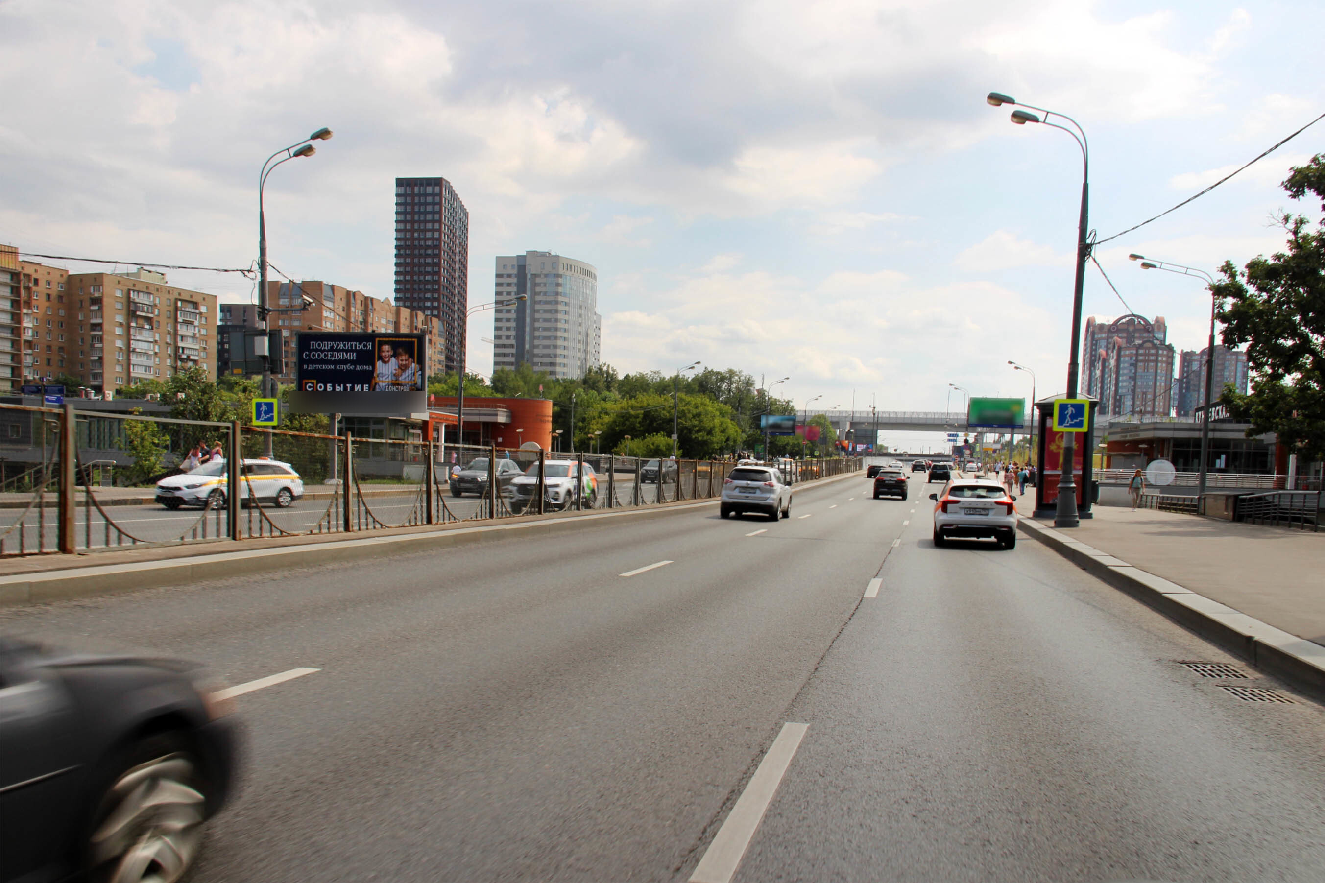 Фотография рекламного носителя, тип: Билборд 3x6, адрес: Рублевское ш., д.12, Москва, Россия. Сторона B1-B3 №79794