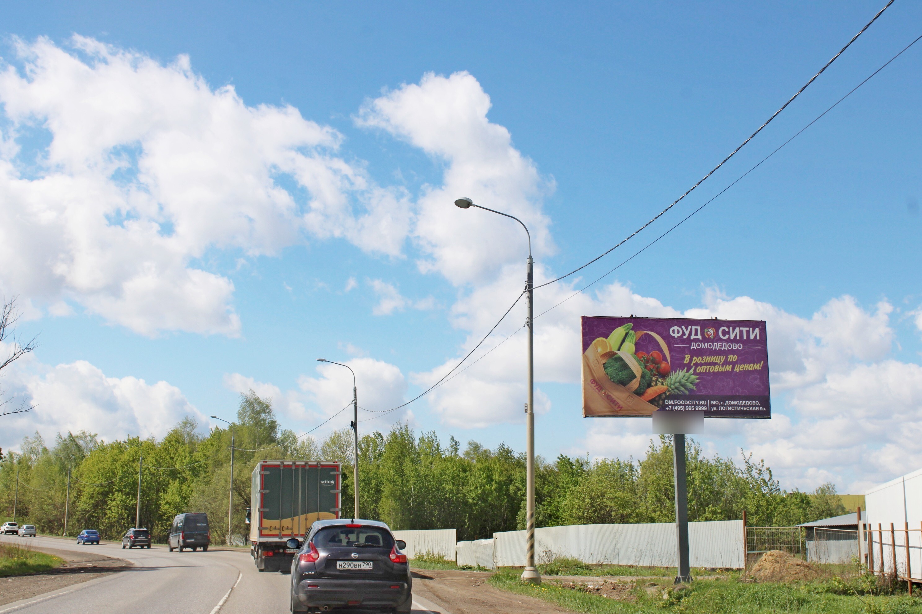 Фотография рекламного носителя, тип: Билборд 3x6, адрес: Домодедовское ш., в 990м от поворота на Дорожная ул., Домодедово, Московская область, Россия. Сторона А №973066
