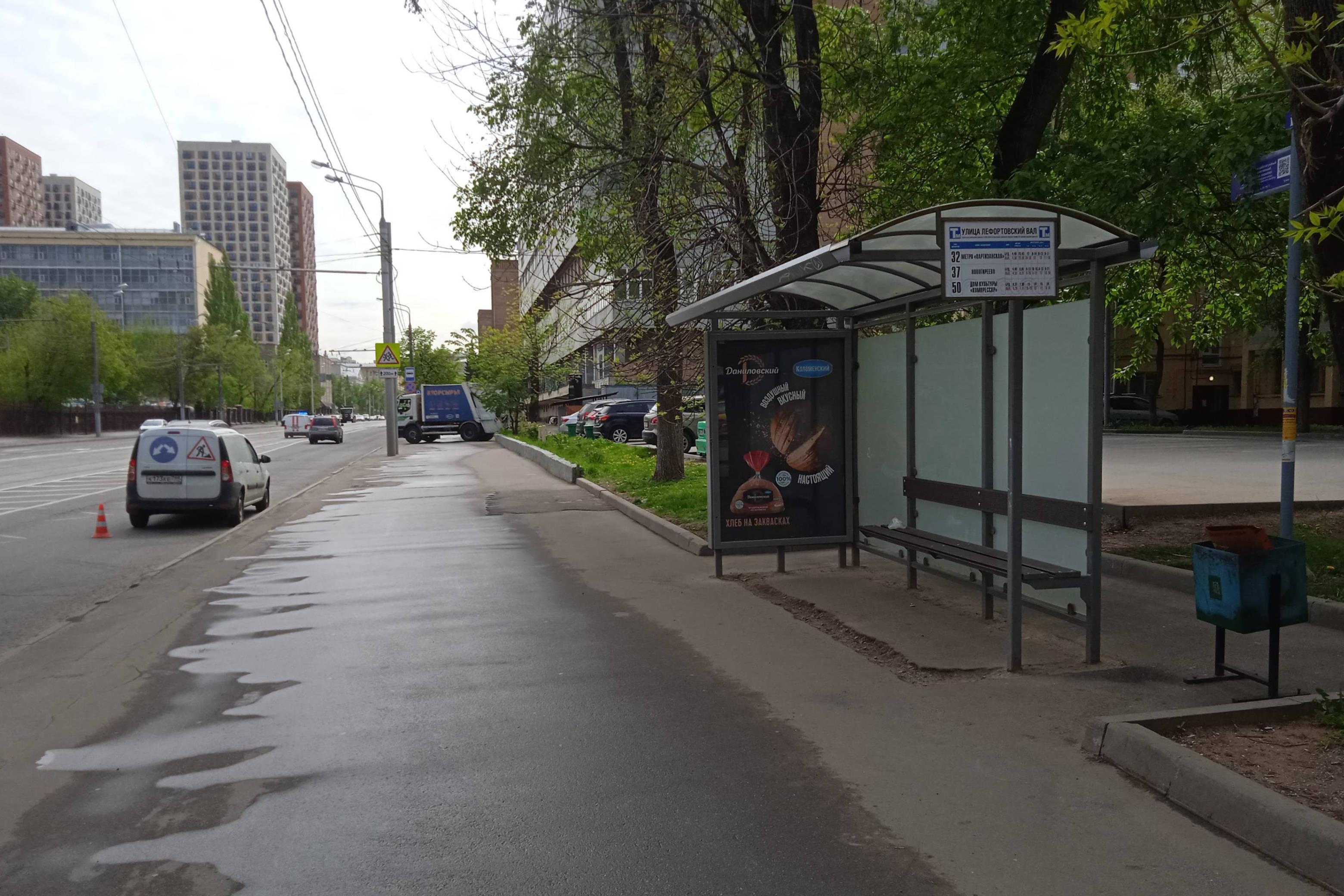 Фотография рекламного носителя, тип: Остановка 1.8x1.2, адрес: Красноказарменная ул., д.12, корп.1, Москва, Россия. Сторона А №992056