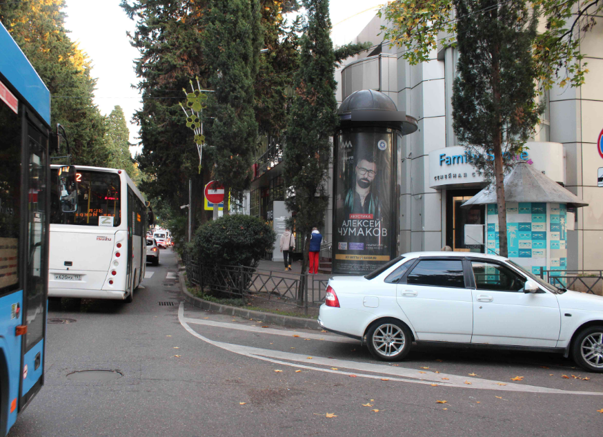 Фотография рекламного носителя, тип: Пиллар 3x1.4, адрес: Московская ул. Х Роз ул., поз.1, Сочи, Краснодарский край, Россия. Сторона А №1056737