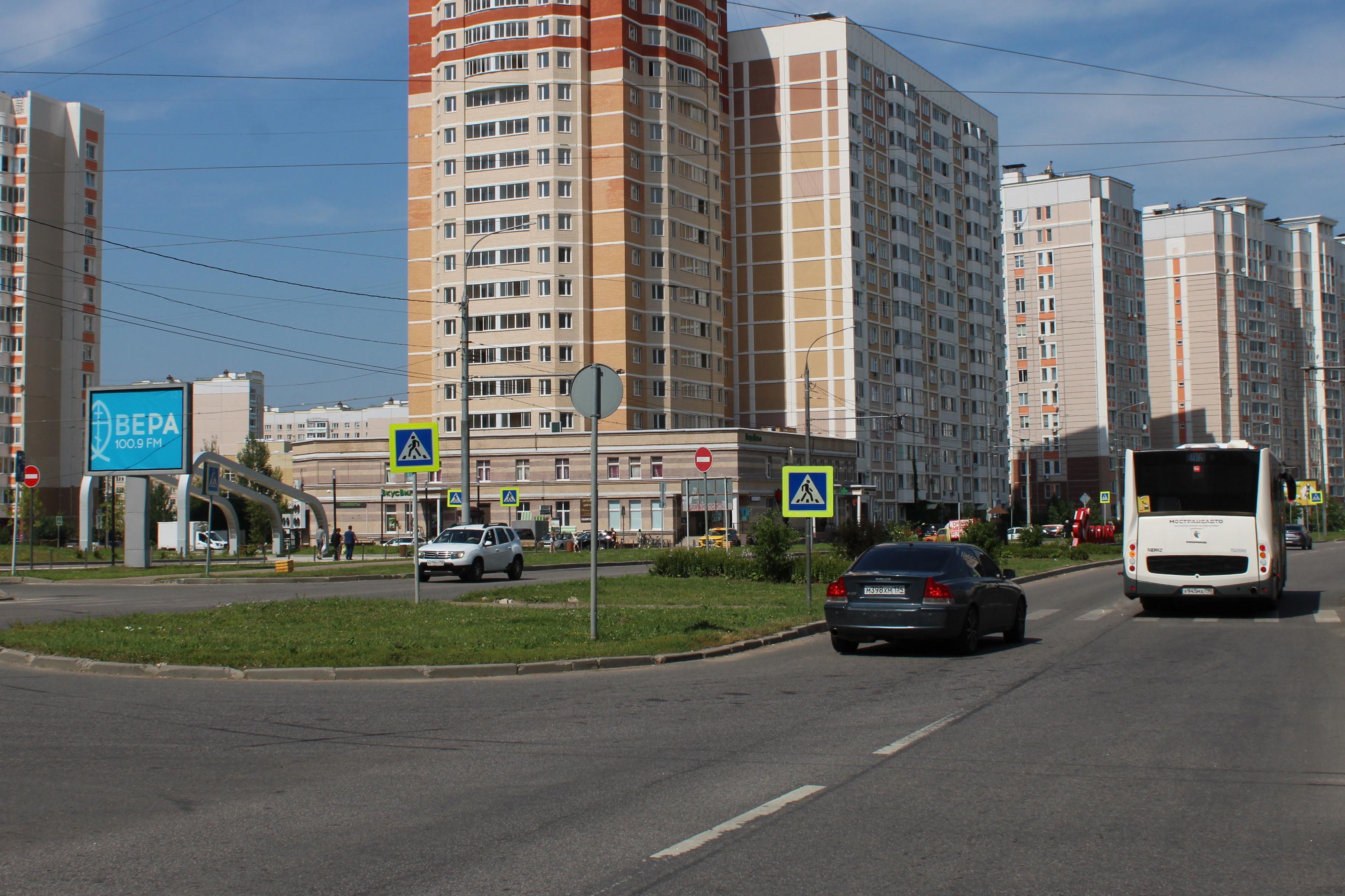 Фотография рекламного носителя, тип: Ситиборд 2.7x3.7, адрес: Академика Доллежаля ул. Х 65-летия Победы б-р., д.7, корп.1, Подольск, Московская область, Россия. Сторона Б №516571