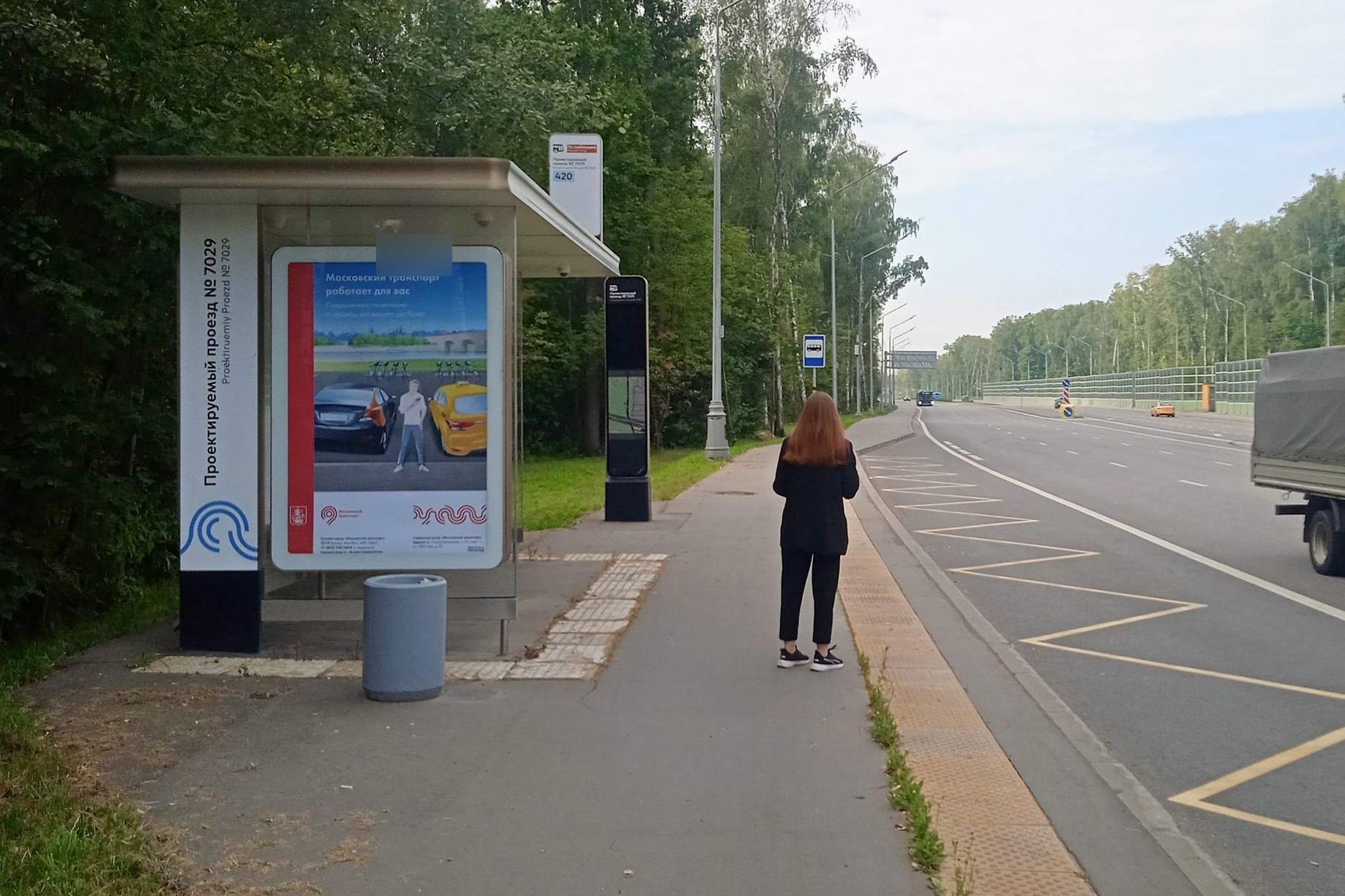 Фотография рекламного носителя, тип: Остановка 1.8x1.2, адрес: Сосенское пос., Проектируемый пр-зд., № 7157 Х Цветочная ул., д.154, поз.2, Москва, Россия. Сторона Б №982326