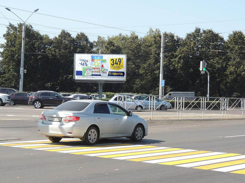 Фотография рекламного носителя, тип: Билборд 3x6, адрес: Победы пл., д.1, Барнаул, Алтайский край, Россия. Сторона A1-A6 №88016