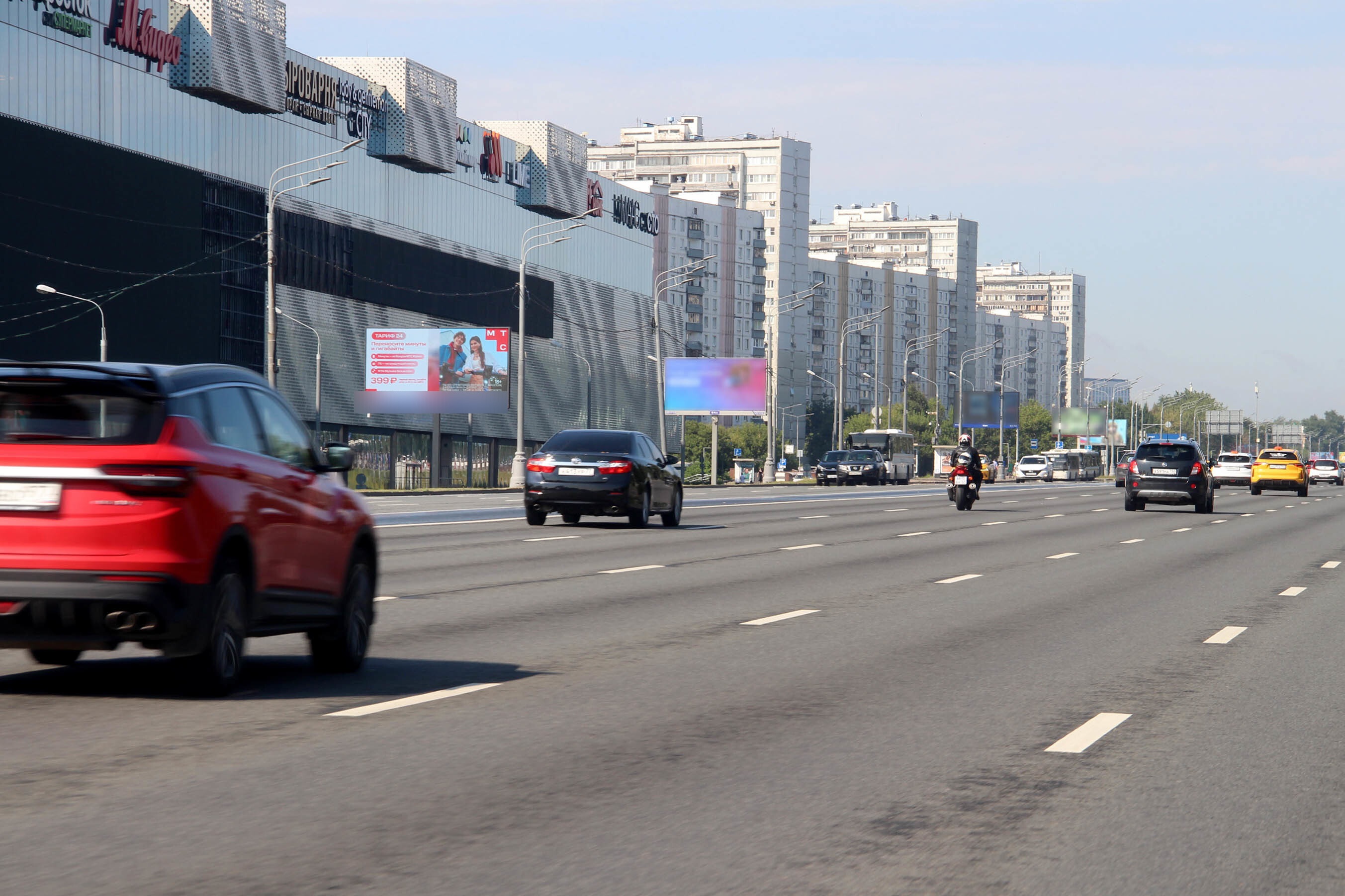 Фотография рекламного носителя, тип: Билборд 3x6, адрес: Кутузовский пр-т., Славянский б-р., вл.3, поз.2, Москва, Россия. Сторона Б1 №101497