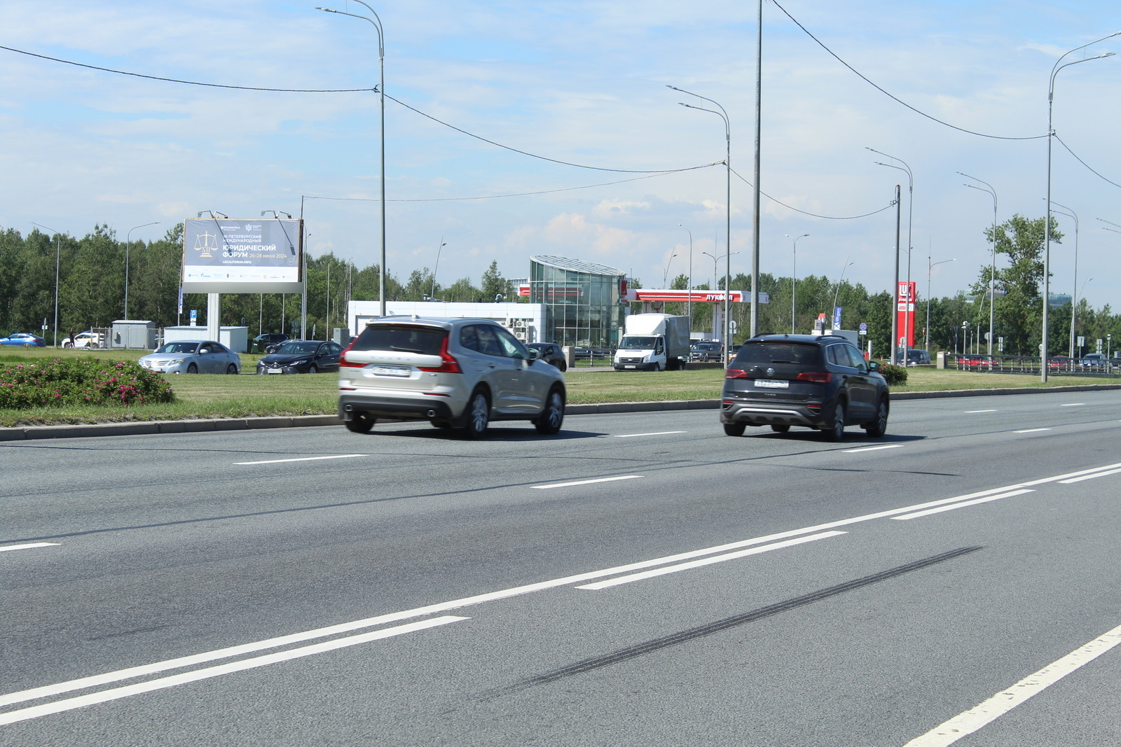 Фотография рекламного носителя, тип: Билборд 3x6, адрес: Пулковское ш., дорога из Пулково-1, Санкт-Петербург, Россия. Сторона Б №673297