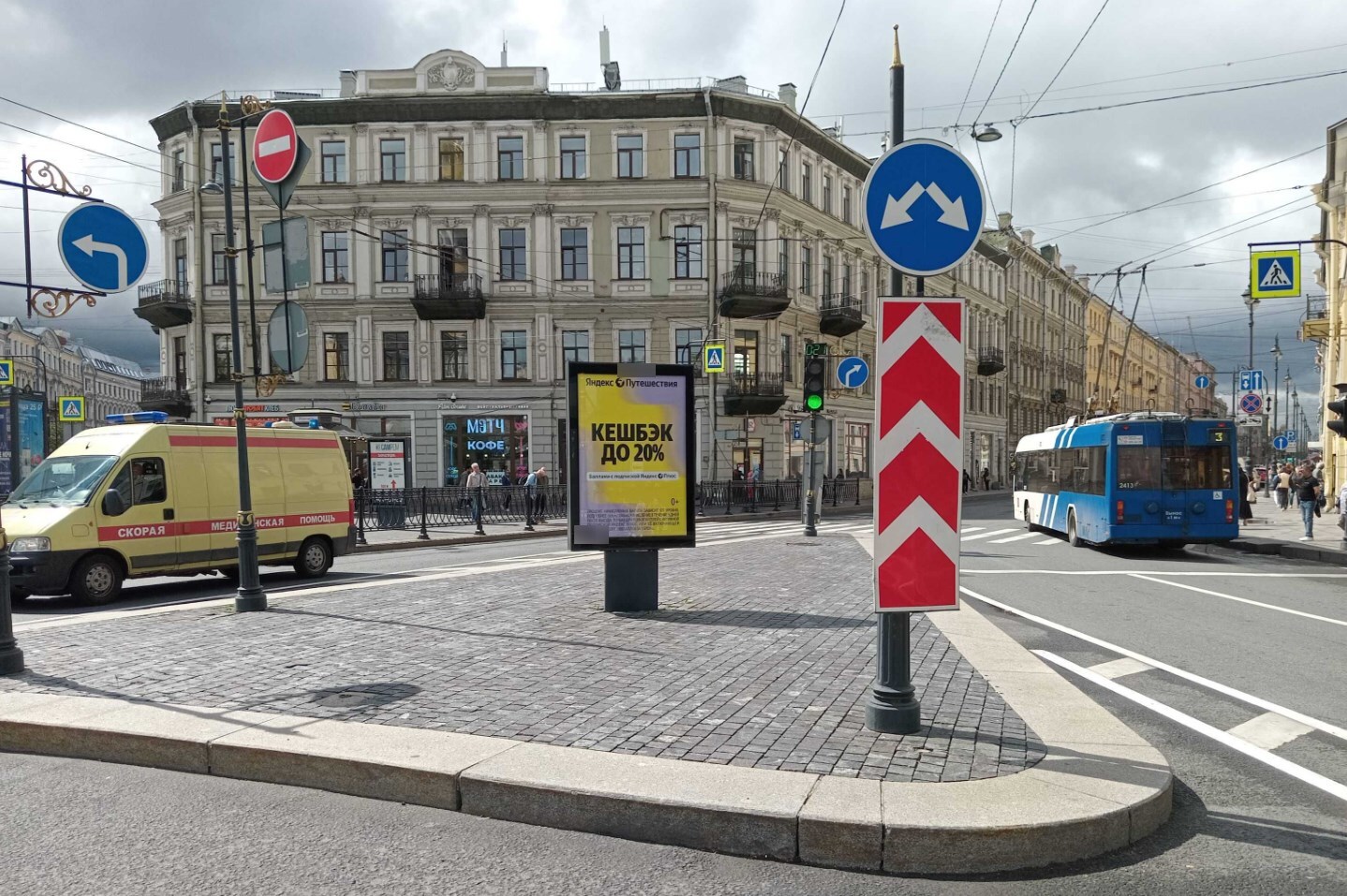 Фотография рекламного носителя, тип: Ситиформат 1.8x1.2, адрес: Владимирский пр-т. Х Загородный пр-т., Санкт-Петербург, Россия. Сторона А1-А4 №107824