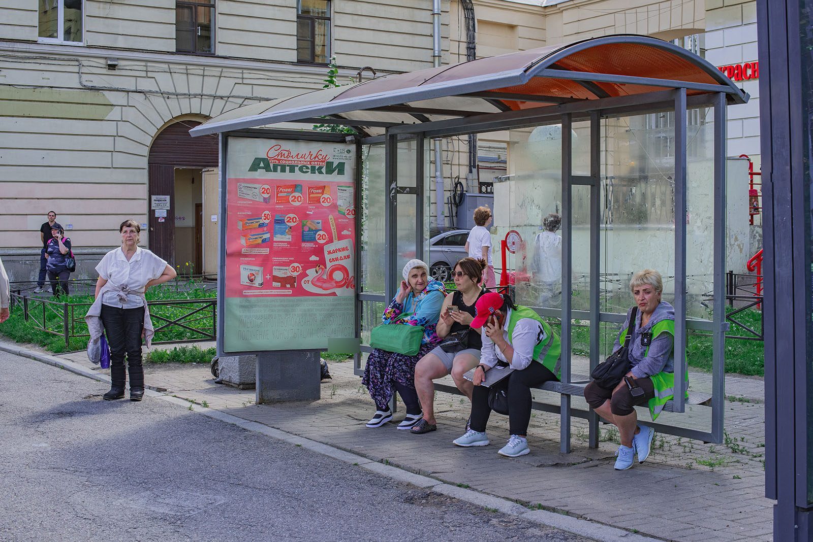 Фотография рекламного носителя, тип: Остановка 1.8x1.2, адрес: Боткинская ул., д.4, Санкт-Петербург, Россия. Сторона А №164569