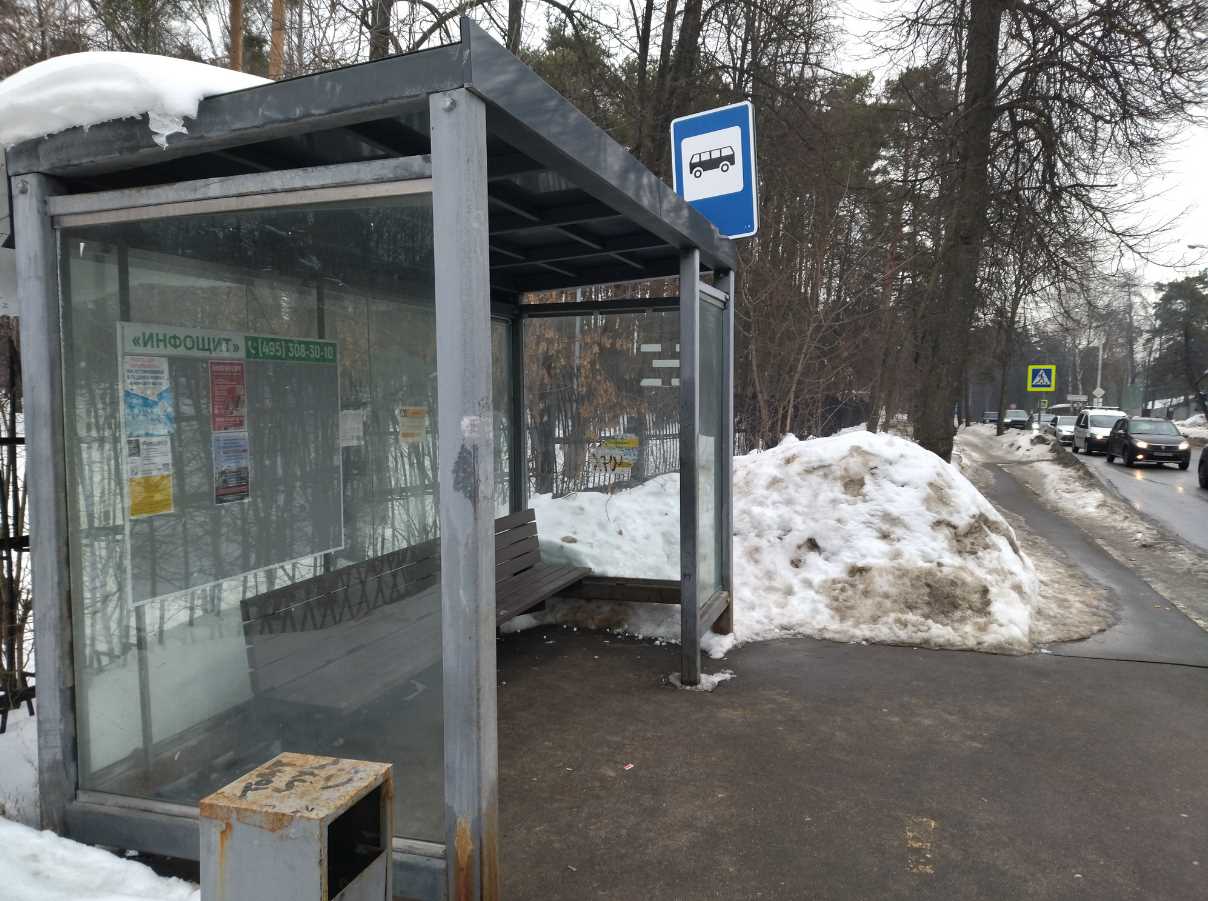 Фотография рекламного носителя, тип: Остановка 1.8x1.2, адрес: Героя России Тинькова ул., д.31В, остановки "Расторгуевский Парк", Видное, Московская область, Россия. Сторона B №1381958