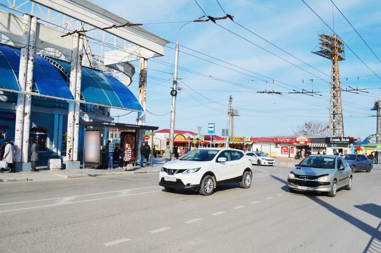 Фотография рекламного носителя, тип: Остановка 1.8x1.2, адрес: Восставших пл., ост. Площадь Восставших, Севастополь, Россия. Сторона Б1 №721685