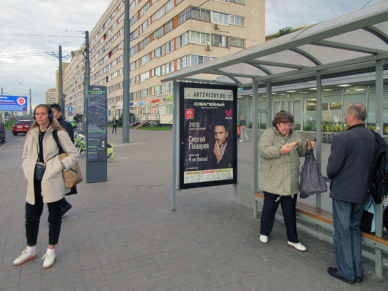 Фотография рекламного носителя, тип: Остановка 1.8x1.2, адрес: Наличная ул. Х Одоевского ул., д.31, Санкт-Петербург, Россия. Сторона А №164259