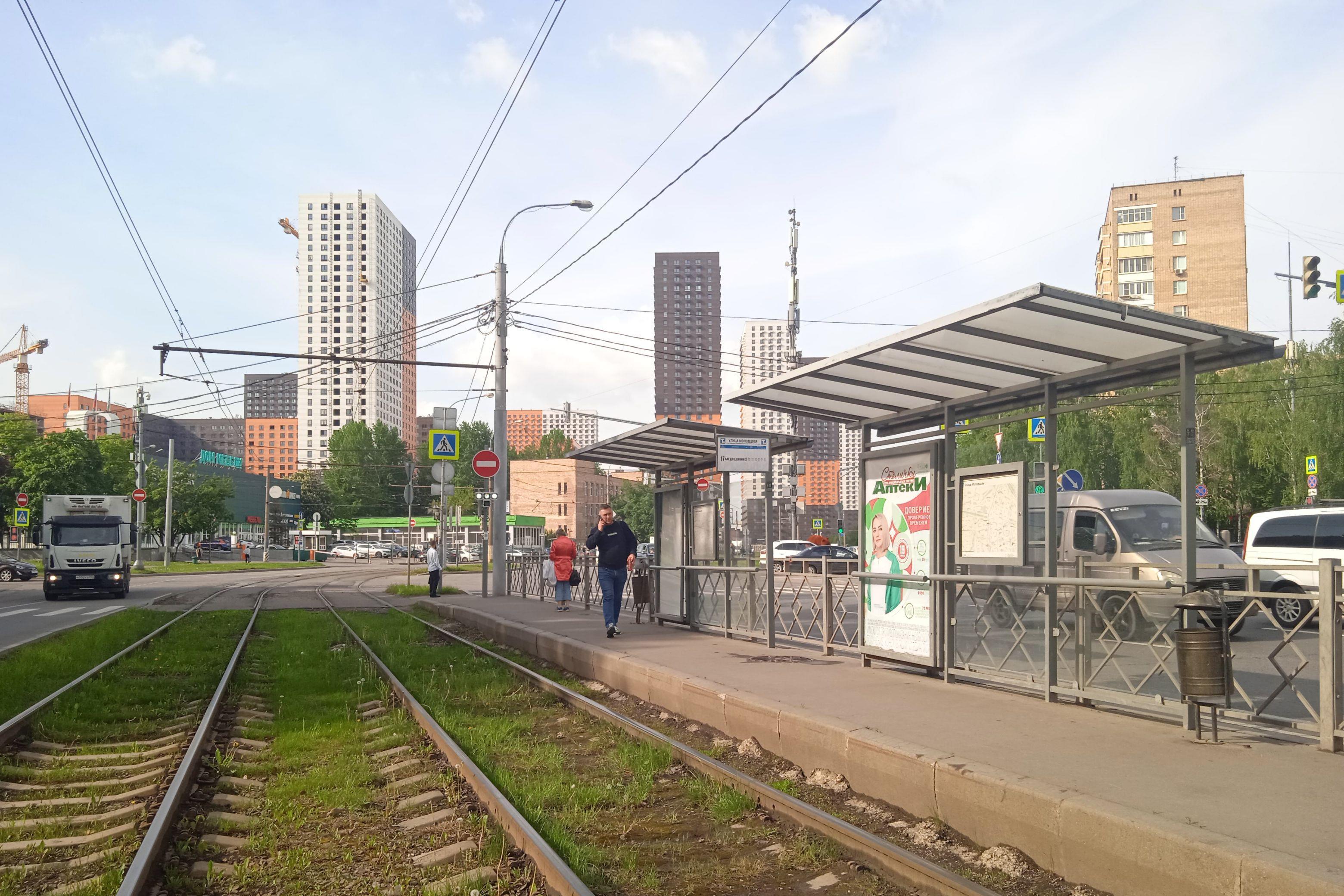 Фотография рекламного носителя, тип: Остановка 1.8x1.2, адрес: Полярная ул., д.19, поз.1, Москва, Россия. Сторона А №809134