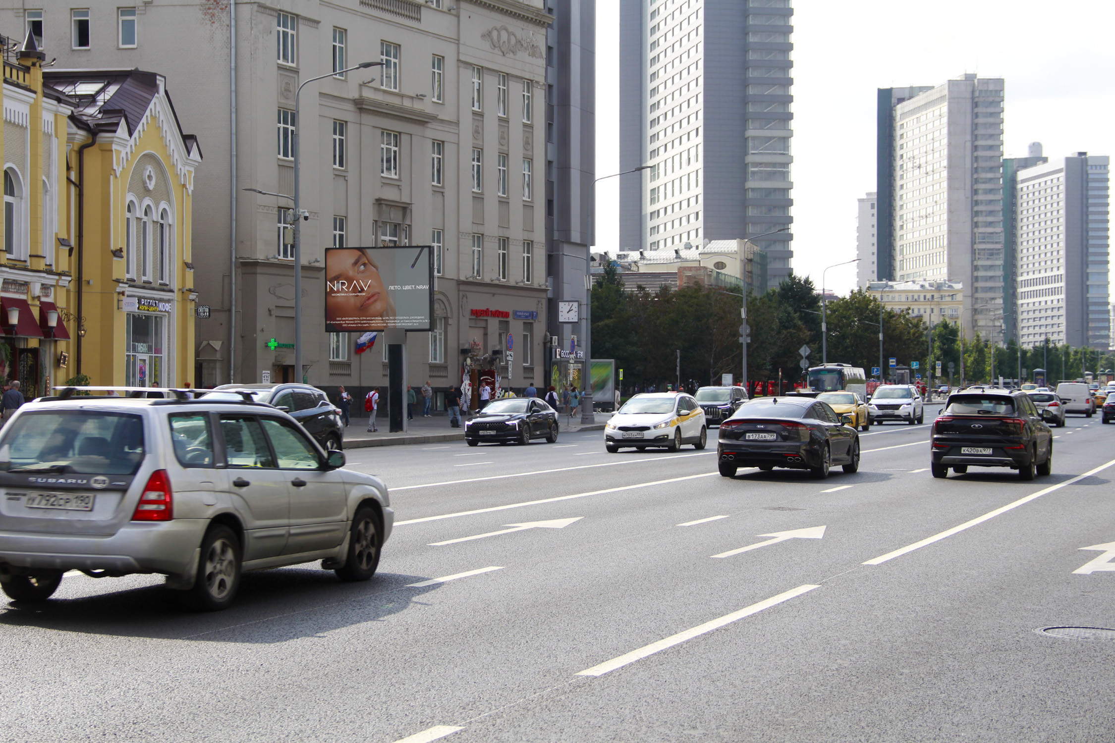 Фотография рекламного носителя, тип: Ситиборд 2.7x3.7, адрес: Арбат Н. ул., д.5, Москва, Россия. Сторона Б1 №638072