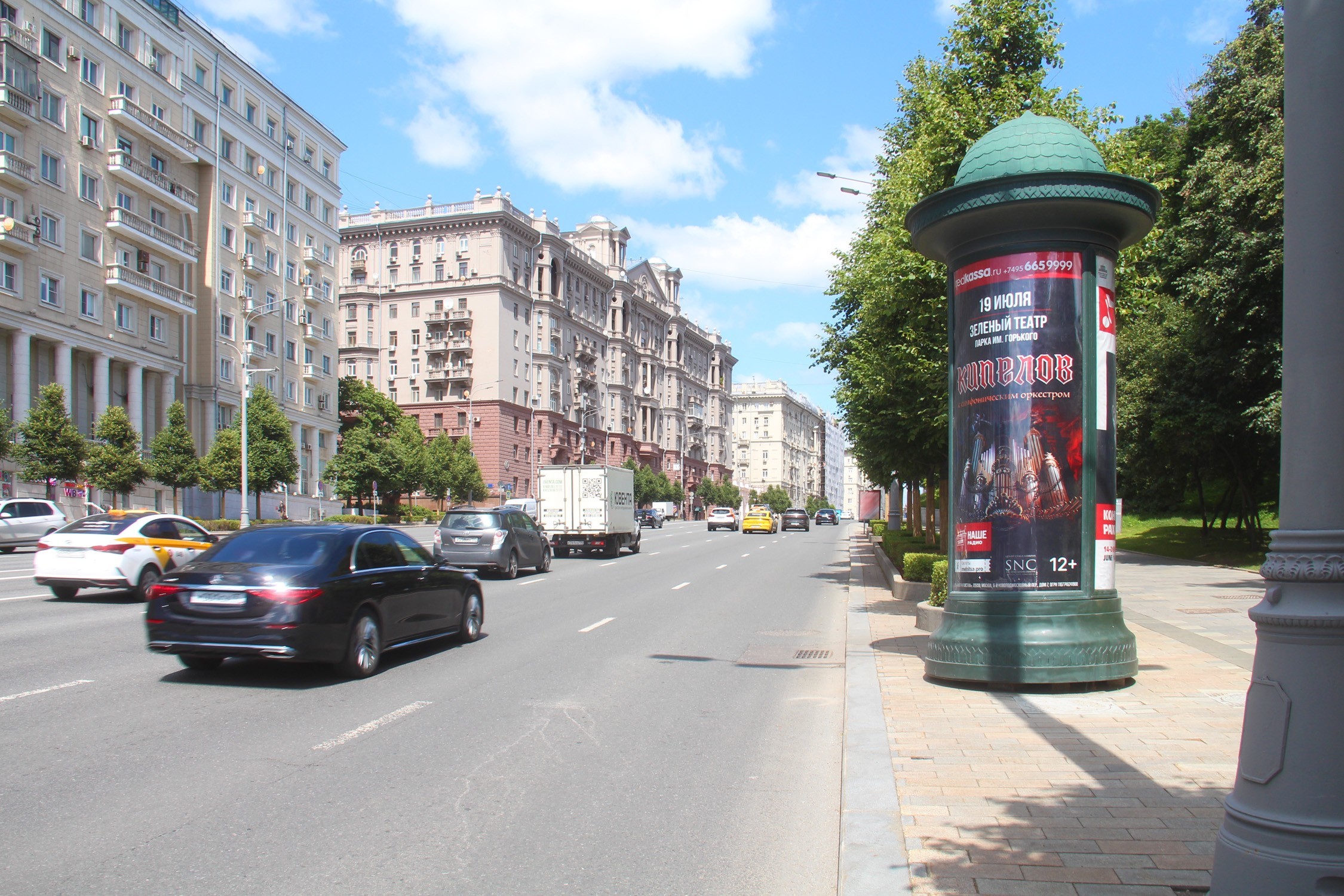 Фотография рекламного носителя, тип: Пиллар 3x1.4, адрес: Земляной Вал ул., д.48а, Москва, Россия. Сторона А №858797