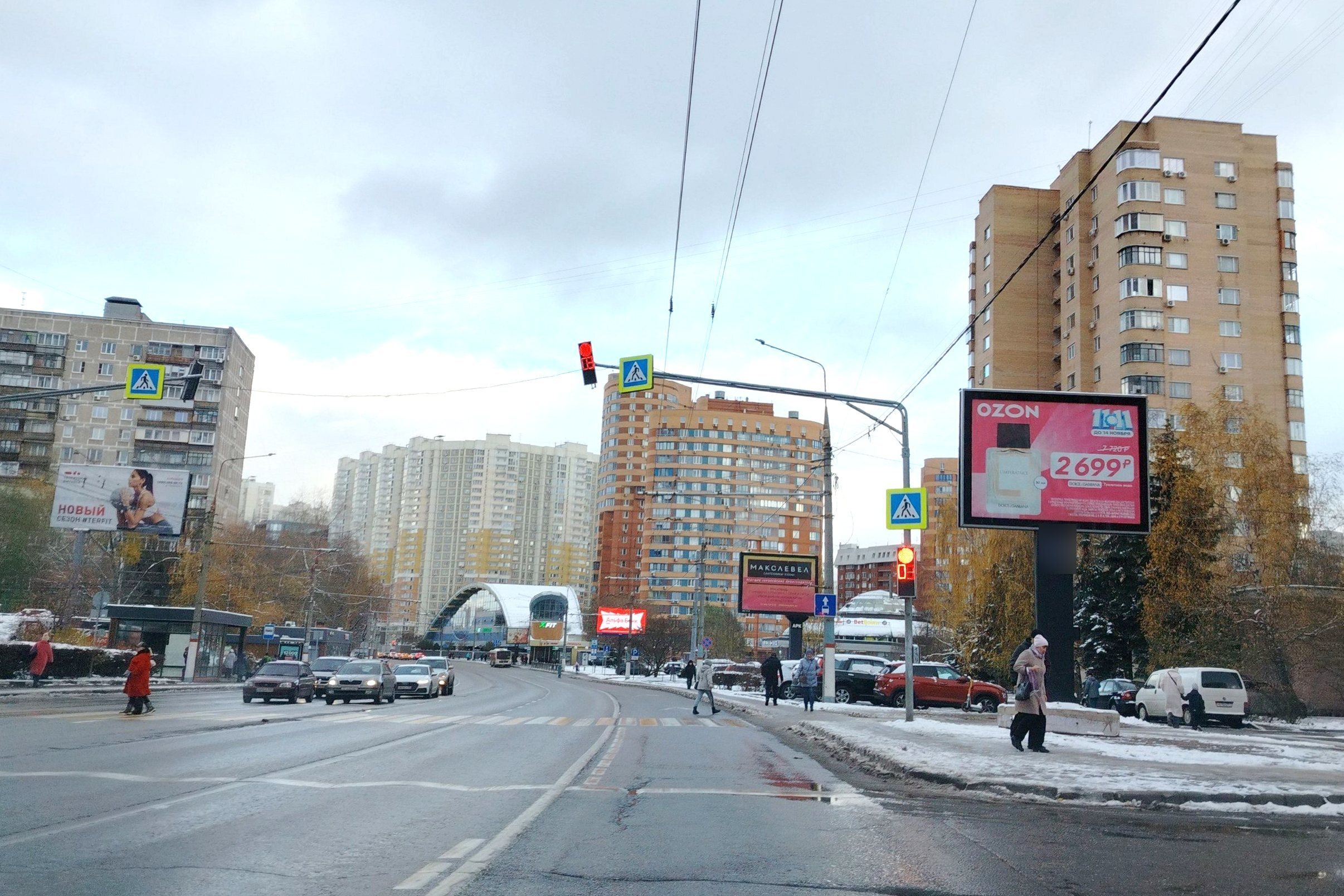 Фотография рекламного носителя, тип: Ситиборд 2.7x3.7, адрес: Юбилейный пр-т., д.9/1 х Строителей ул., Химки, Московская область, Россия. Сторона A1-A5 №782657