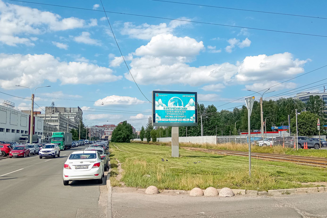 Фотография рекламного носителя, тип: Ситиборд 2.7x3.7, адрес: Гаккелевская ул. Х Торфяная а/д, д.8, Санкт-Петербург, Россия. Сторона А №767904