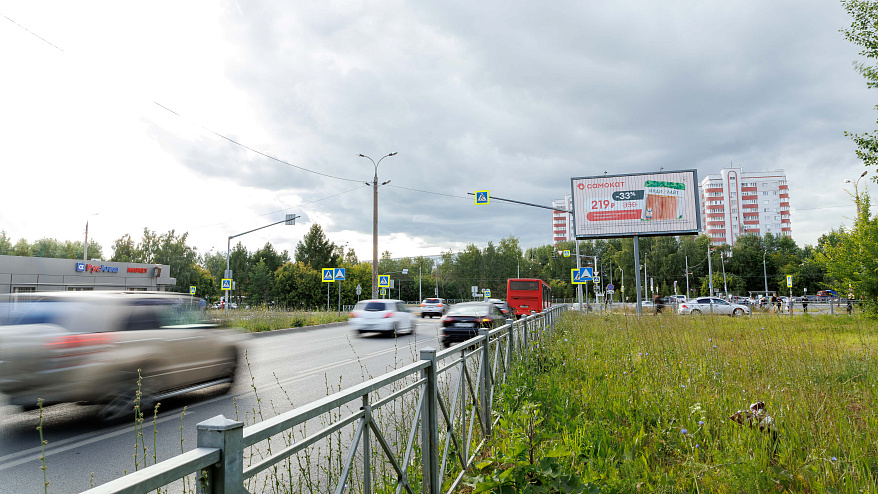 Фотография рекламного носителя, тип: Билборд 3x6, адрес: Юлиуса Фучика ул., д.49, Казань, Республика Татарстан, Россия. Сторона A1-A3 №232386