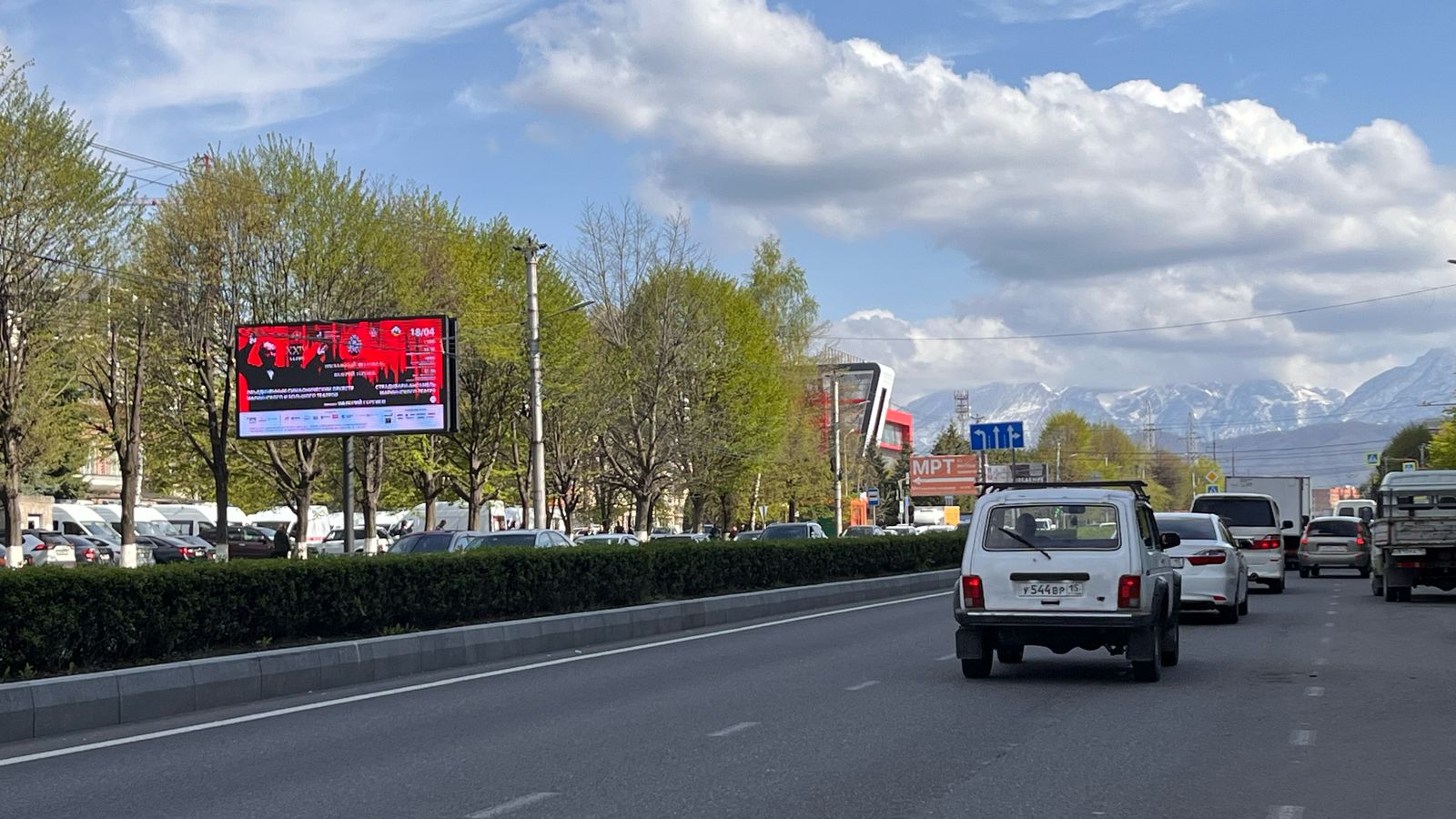 Фотография рекламного носителя, тип: Билборд 3x6, адрес: Доватора пр-т., д.20, Владикавказ, Республика Северная Осетия – Алания, Россия. Сторона В1-В10 №1384697