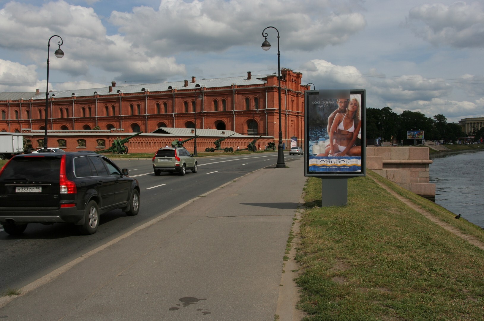 Фотография рекламного носителя, тип: Ситиформат 1.8x1.2, адрес: Кронверкская наб., Артиллерийский мост, Санкт-Петербург, Россия. Сторона A №108611