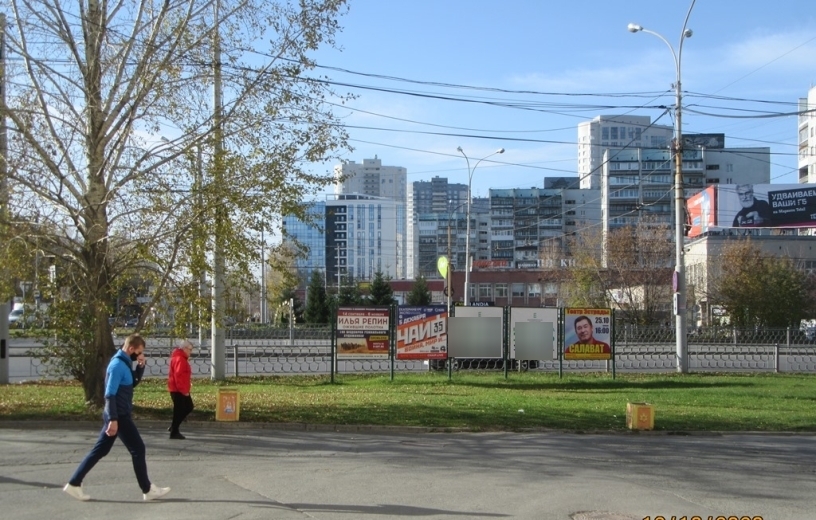 Фотография рекламного носителя, тип: Уличный информационный стенд, адрес: Космонавтов пр-т., Баумана метро, Екатеринбург, Свердловская область, Россия. Сторона В1 №1094680