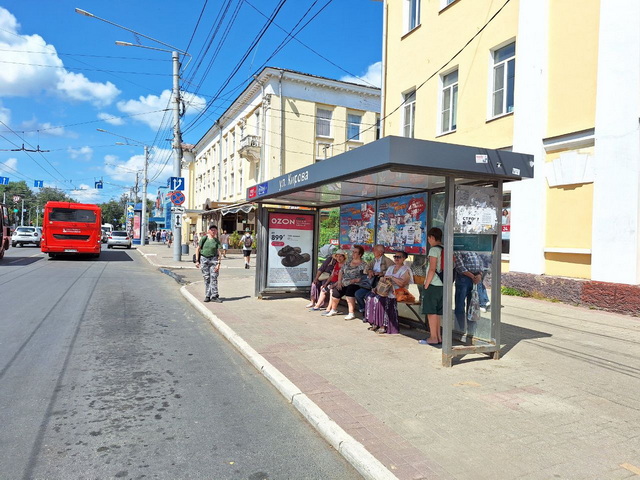 Фотография рекламного носителя, тип: Остановка 1.8x1.2, адрес: Кирова ул., д.7/47, Калуга, Калужская область, Россия. Сторона А1-A5 №621616