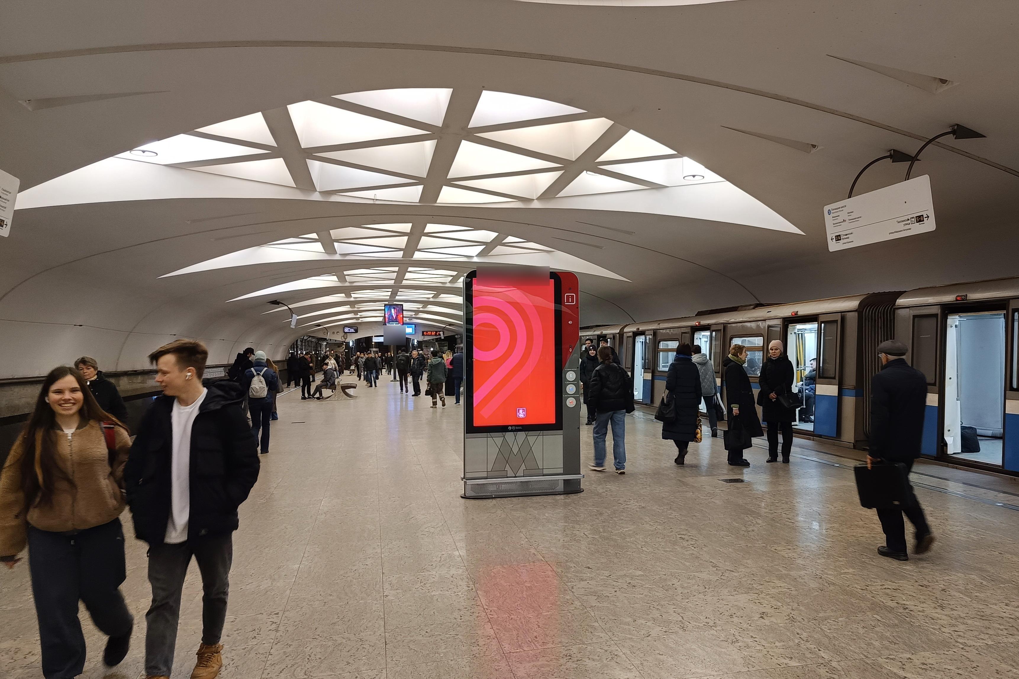 Фотография рекламного носителя, тип: Видеоэкран, адрес: Станция метро «Строгино», линия Арбатско-Покровская, Москва, Россия. Сторона/вариант А2 №1423298