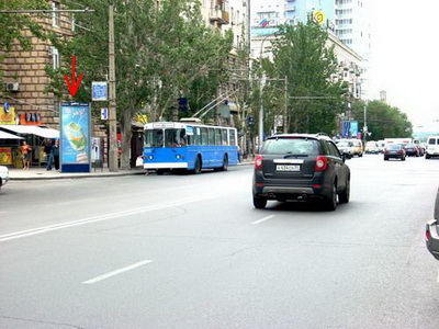 Фотография рекламного носителя, тип: Пиллар 3x1.4, адрес: Комсомольская ул. Х Мира ул., Волгоград, Волгоградская область, Россия. Сторона В №82870