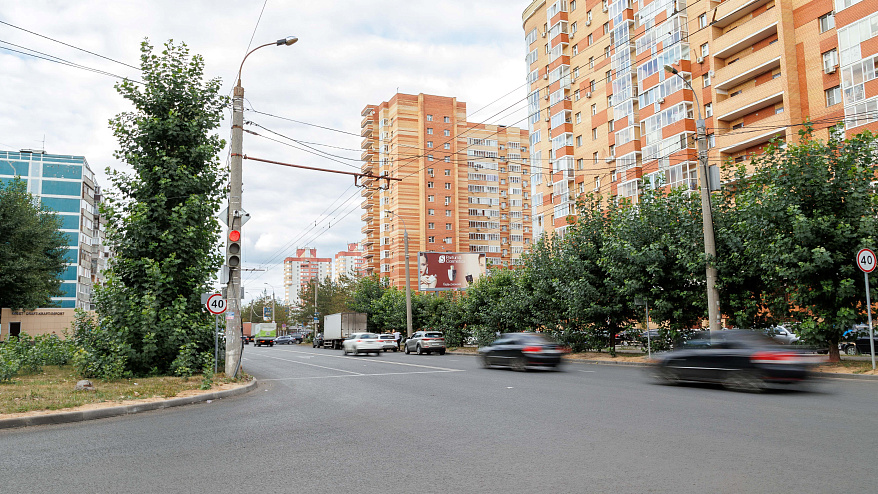 Фотография рекламного носителя, тип: Билборд 3x6, адрес: Адоратского ул., д.4, Казань, Республика Татарстан, Россия. Сторона А №761135