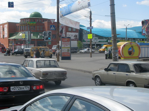Фотография рекламного носителя, тип: Пиллар 3x1.4, адрес: Кирова ул. Х Братьев Кашириных ул., Челябинск, Челябинская область, Россия. Сторона A №91325