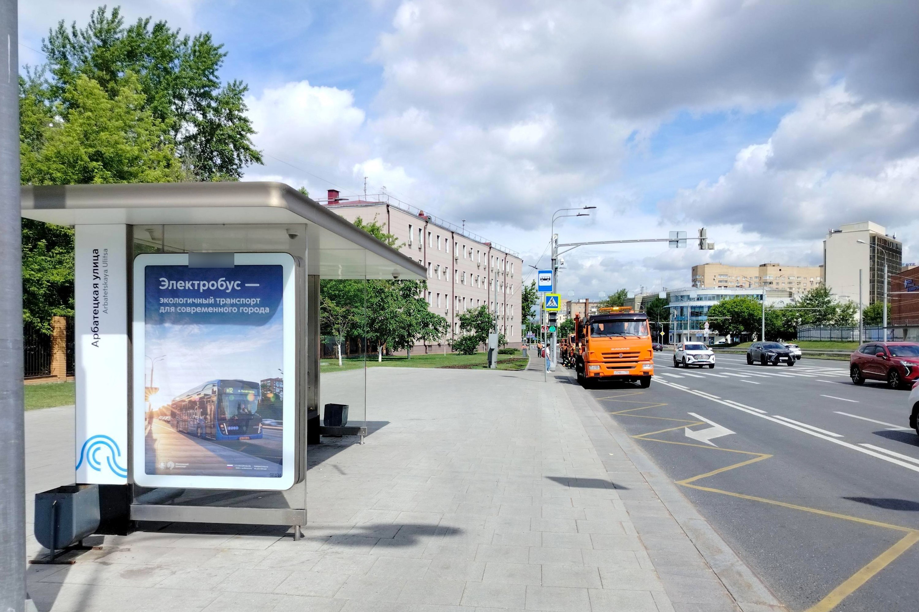 Фотография рекламного носителя, тип: Остановка 1.8x1.2, адрес: Симоновский Вал ул., ост. "Арбатецкая ул.", Москва, Россия. Сторона Б №1005073