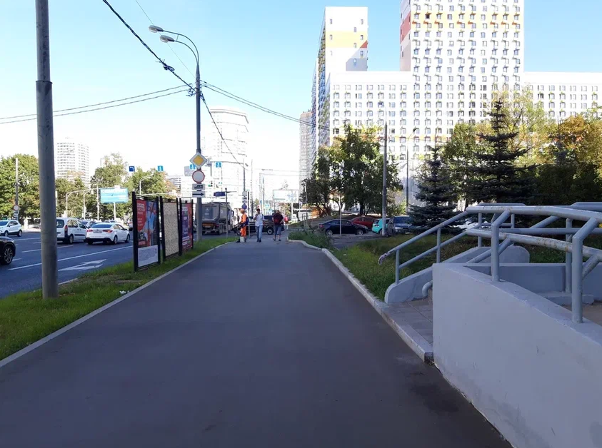 Фотография рекламного носителя, тип: Афиша 1.75x1.8, адрес: Ярцевская ул., д.19, стенд 1, Москва, Россия. Сторона B №866721