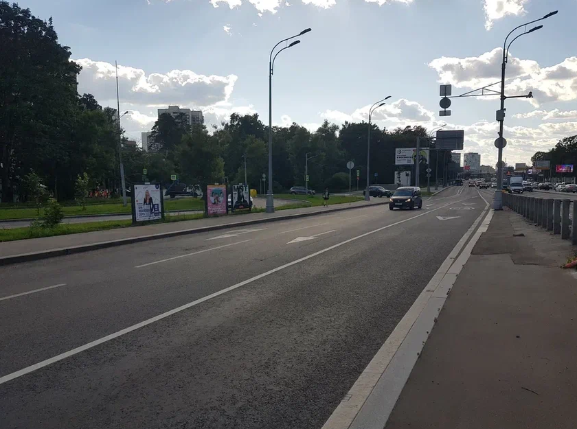 Фотография рекламного носителя, тип: Афиша 1.75x1.8, адрес: Волоколамское ш., д.26, поз.2, стенд 1, Москва, Россия. Сторона A №865101