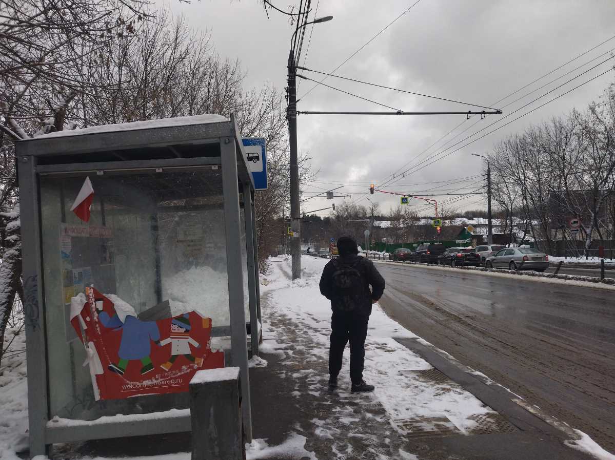 Фотография рекламного носителя, тип: Остановка 1.8x1.2, адрес: Белокаменное ш., д.2, остановка "Таболово", Видное, Московская область, Россия. Сторона B №1381889