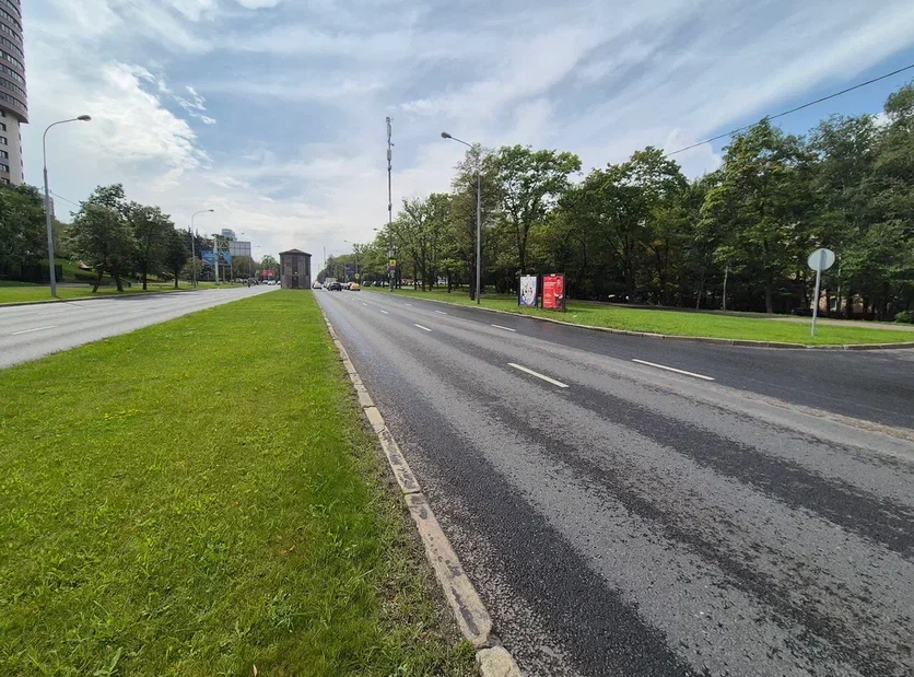 Фотография рекламного носителя, тип: Афиша 1.75x1.8, адрес: Профсоюзная ул., д.38 кор 1, стенд 2, Москва, Россия. Сторона A №887268