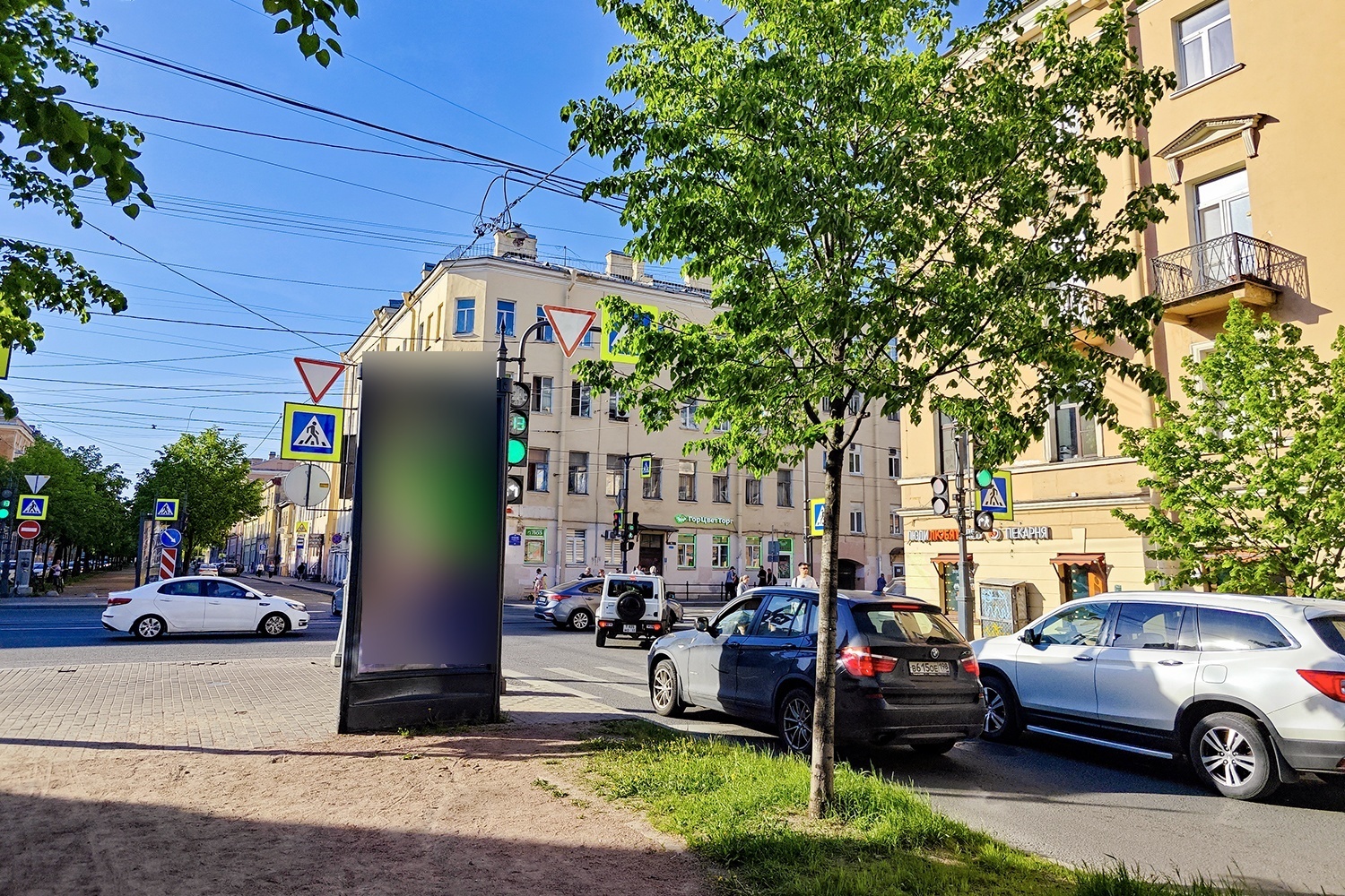 Фотография рекламного носителя, тип: Пиллар 3x1.4, адрес: Средний пр-т. Х 17-я линия, д.30, Санкт-Петербург, Россия. Сторона С №541738