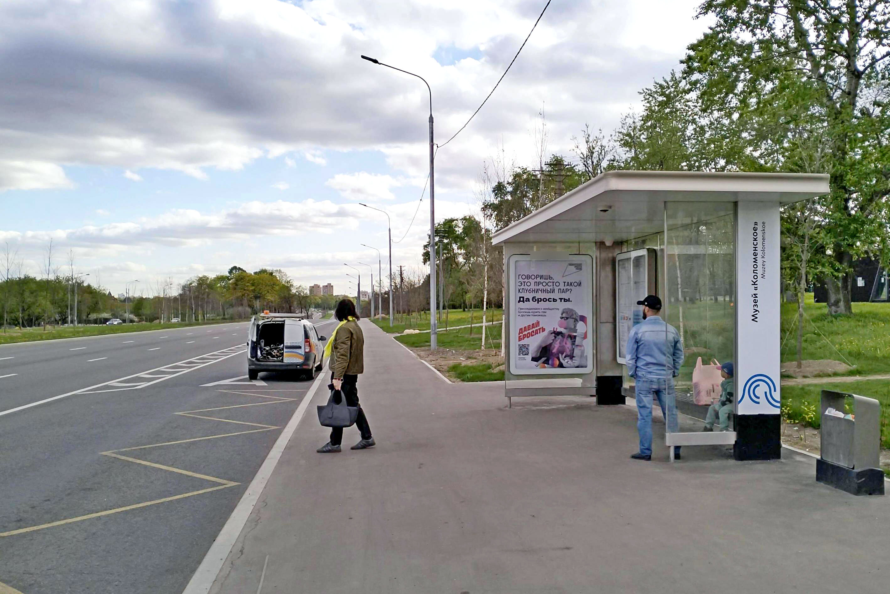 Фотография рекламного носителя, тип: Остановка 1.8x1.2, адрес: Андропова пр-т. Х Коломенский пр-зд., ост. "Музей "Коломенское", Москва, Россия. Сторона А №923174