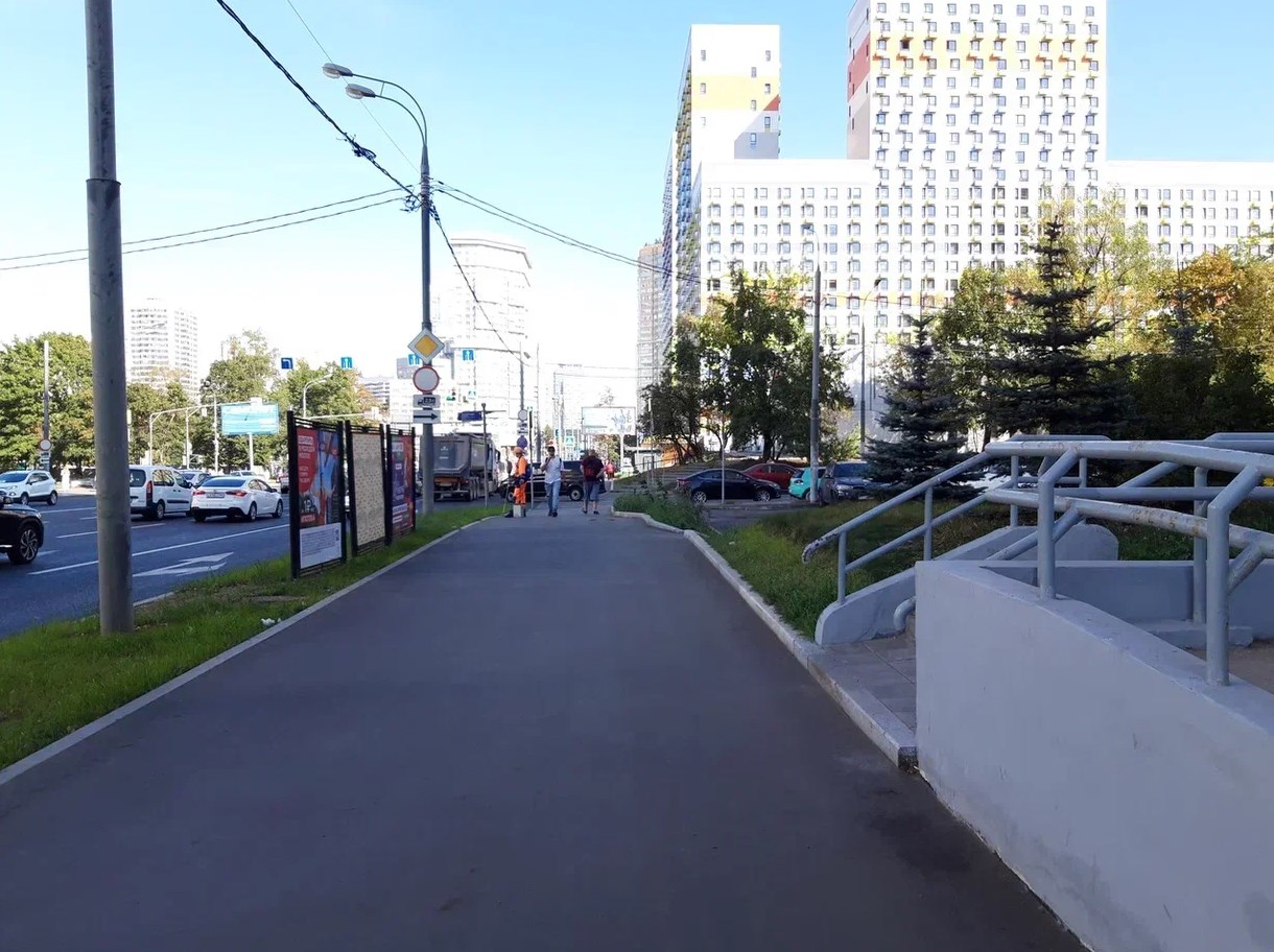 Фотография рекламного носителя, тип: Афиша 1.75x1.8, адрес: Ярцевская ул., д.19, стенд 3, Москва, Россия. Сторона B №887624