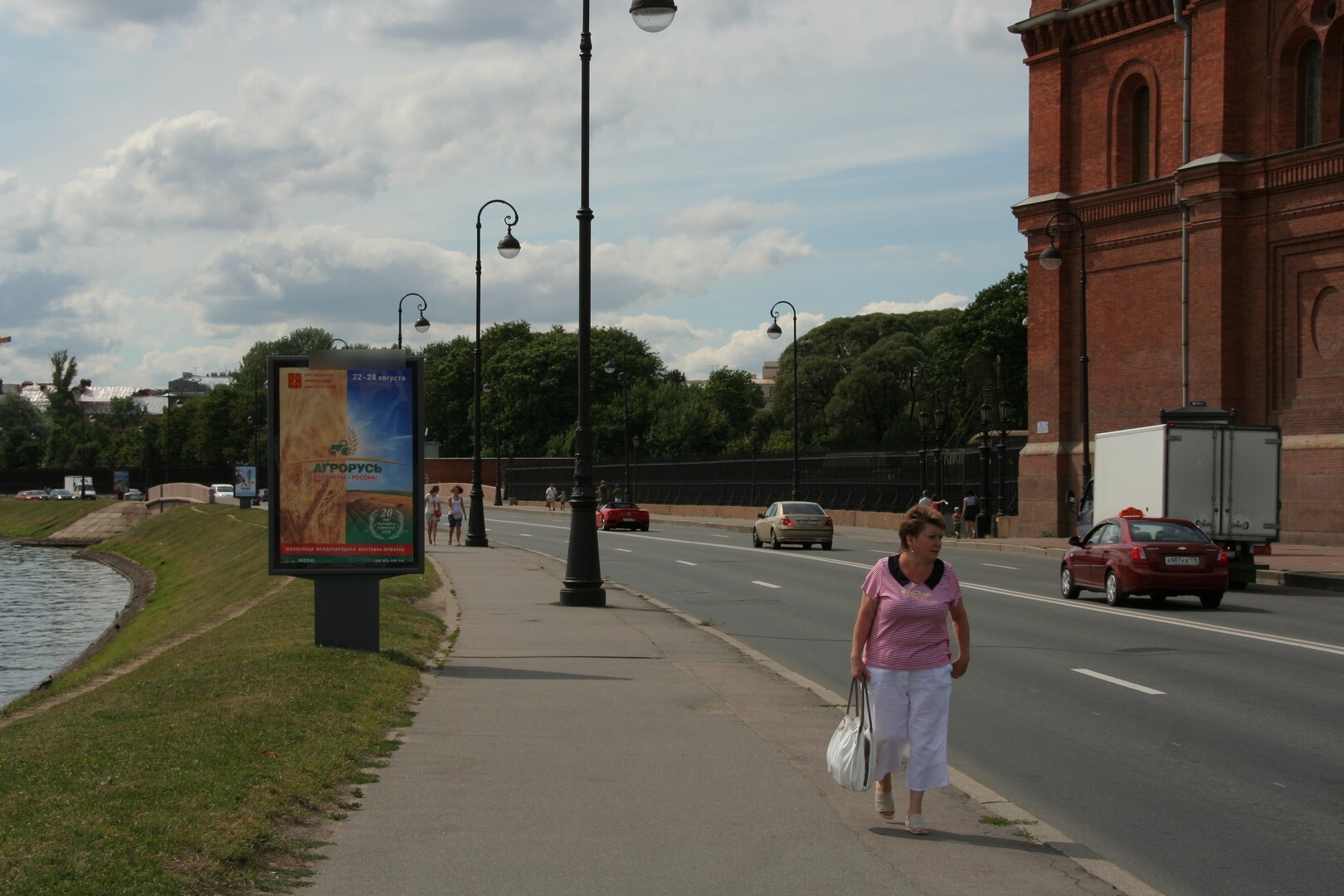 Фотография рекламного носителя, тип: Ситиформат 1.8x1.2, адрес: Кронверкская наб., Артиллерийский мост, Санкт-Петербург, Россия. Сторона B №108612