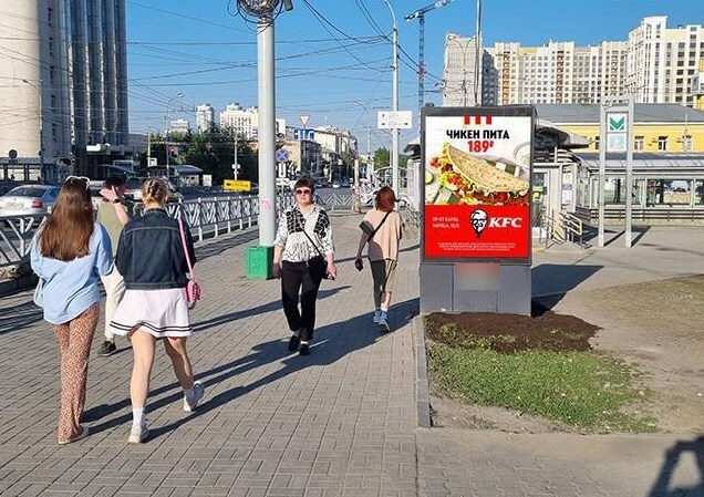 Фотография рекламного носителя, тип: Ситиформат 1.8x1.2, адрес: Щорса ул., д.92 Х 8 Марта ул., д.150, Екатеринбург, Свердловская область, Россия. Сторона Аh1-Аh10 №1042336