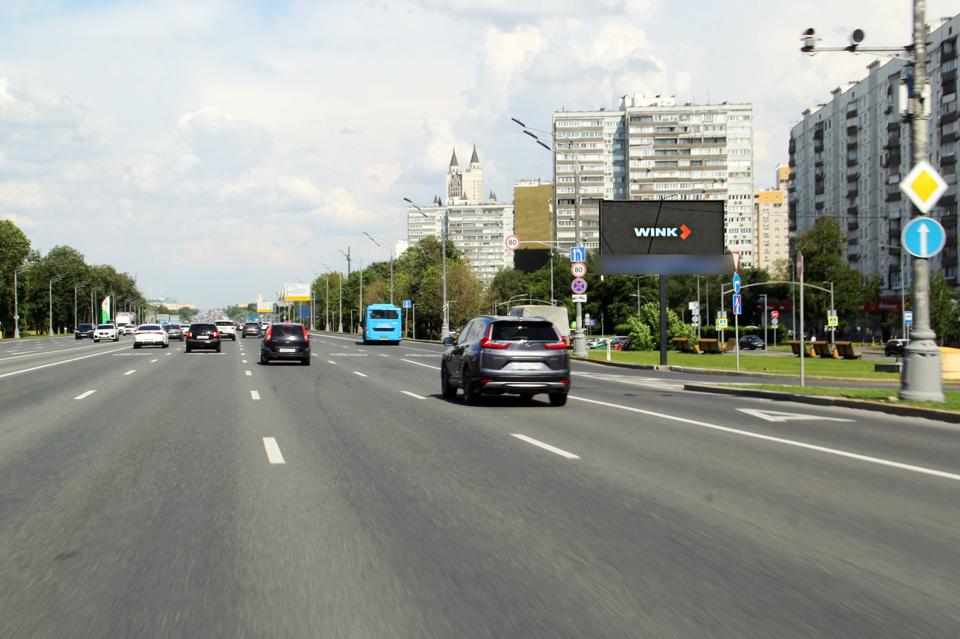 Фотография рекламного носителя, тип: Билборд 3x6, адрес: Кутузовский пр-т. Х Славянский б-р., д.15 Х Кременчугская ул., Москва, Россия. Сторона А1 №433270