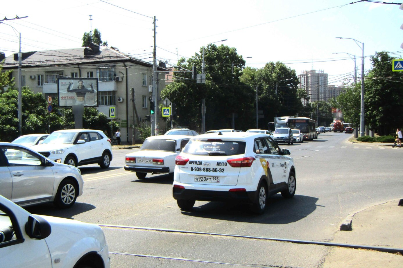 Фотография рекламного носителя, тип: Ситиборд 2.7x3.7, адрес: Дзержинского ул. Х Стахановская ул., д.2, Краснодар, Краснодарский край, Россия. Сторона Б1-Б5 №458623