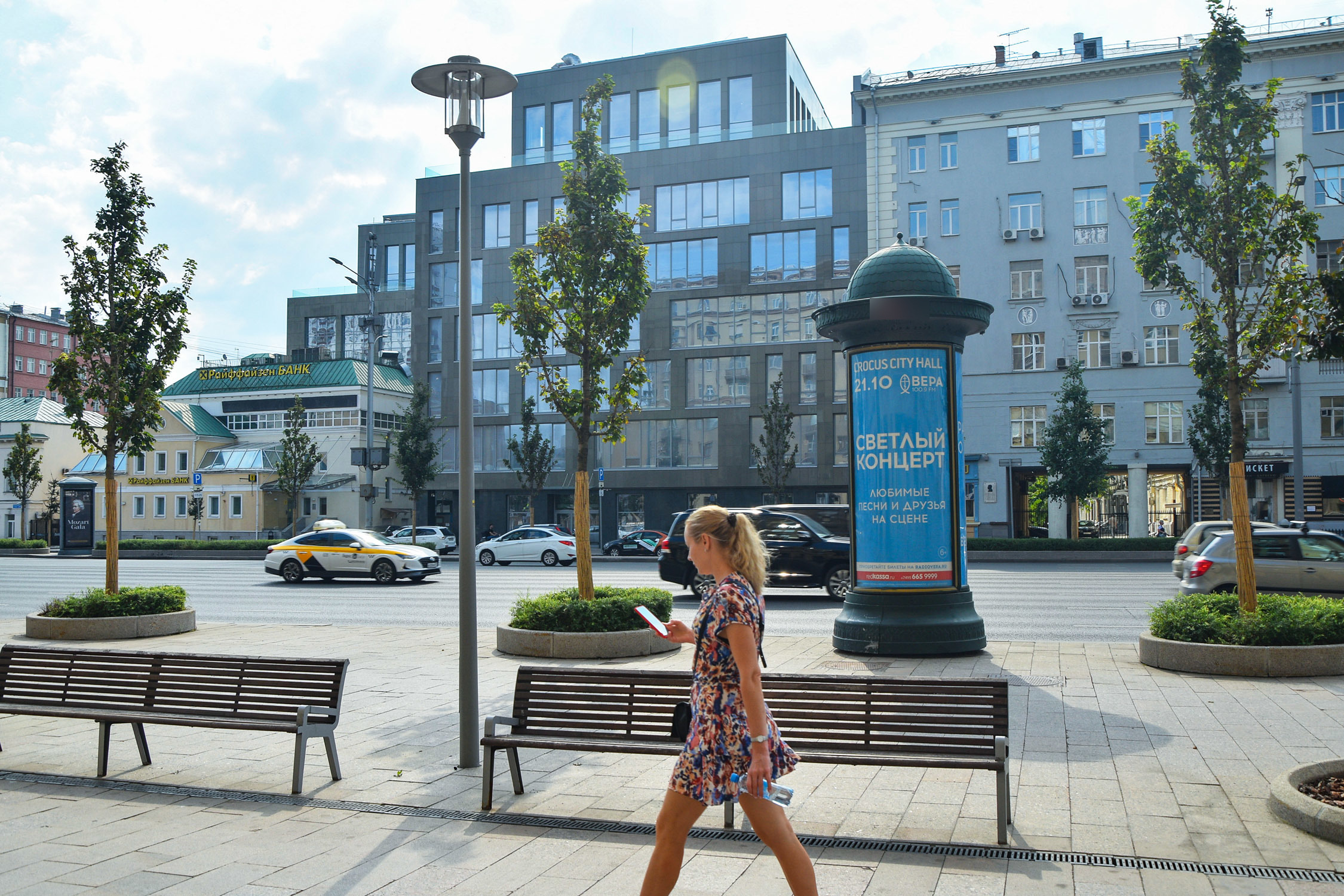 Фотография рекламного носителя, тип: Пиллар 3x1.4, адрес: Смоленский б-р., д.22/14, Москва, Россия. Сторона С №262426